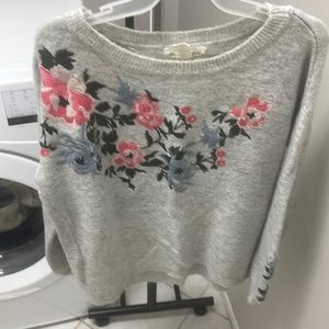 Grey sweater with embroidered flowers